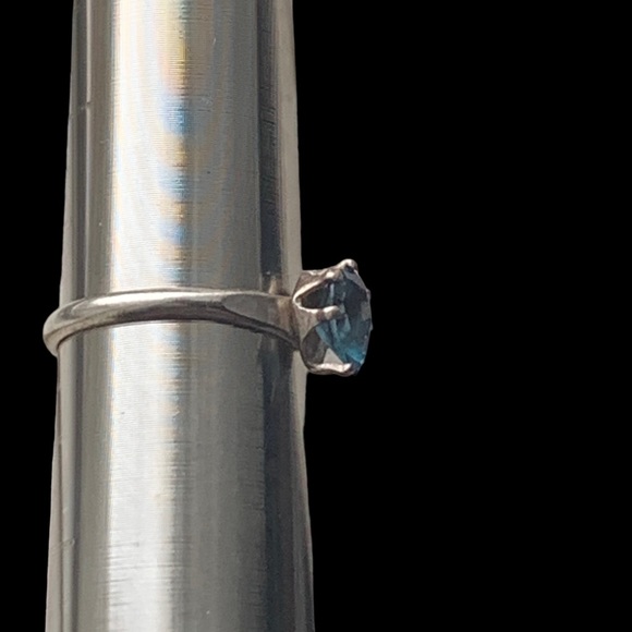 Sterling Silver Aquarium Blue Ring - Picture 7 of 9